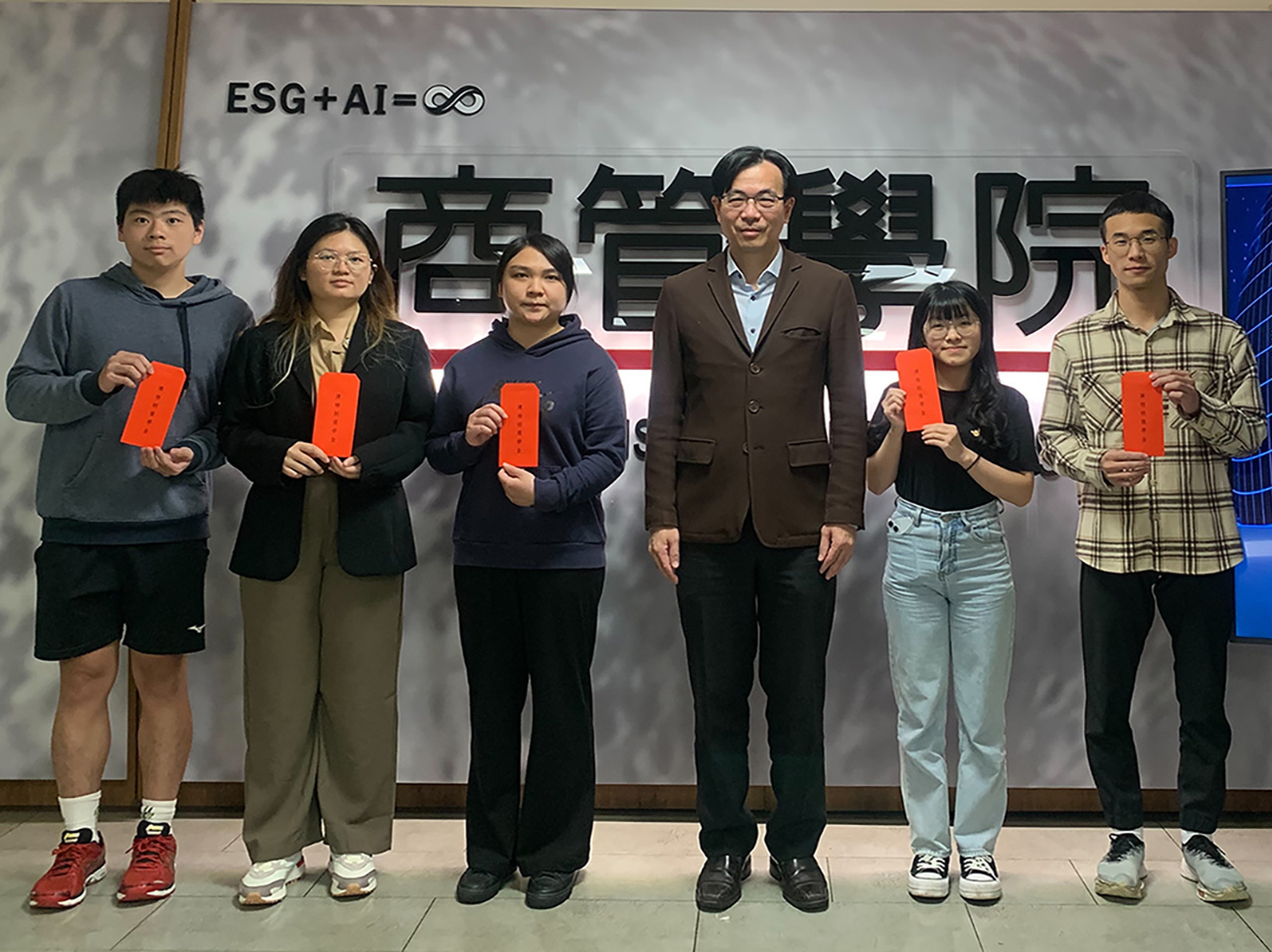 112學年度第1學期「陳梧桐先生清寒獎助學金」頒獎典禮(112.11.30)